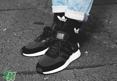 adidas iniki runner boost酷黑配色上腳效果怎么樣？