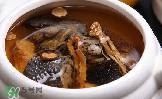 花旗參烏雞湯孕婦可以喝嗎？懷孕可以吃花旗參烏雞湯嗎？