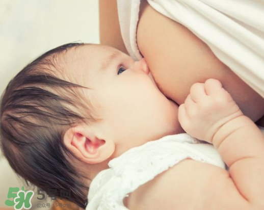 母乳寶寶一天大便幾次正常？母乳寶寶排便情況介紹