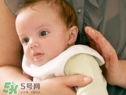 寶寶打嗝的原因  寶寶通常為什么打嗝？