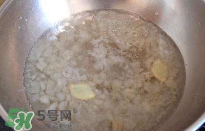 雪蛤能和銀耳一起燉嗎？雪蛤銀耳羹怎么做？
