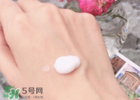 護發(fā)素可以抹在頭皮上嗎？