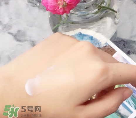 護發(fā)素可以抹在頭皮上嗎？