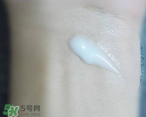 自然堂雪域乳液適合什么年紀的人使用