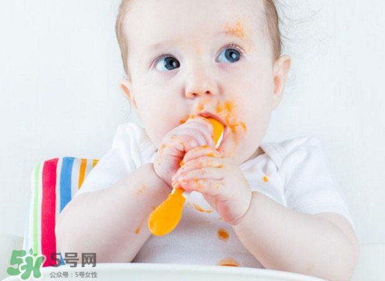 寶寶幾個月開始補鈣最合適？嬰幼兒幾個月的時候吃魚肝油