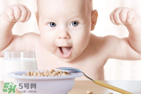 寶寶幾個月開始補鈣最合適？嬰幼兒幾個月的時候吃魚肝油