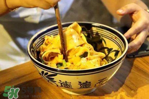 biangbiang面怎么寫？biangbiang面和油潑面的區(qū)別