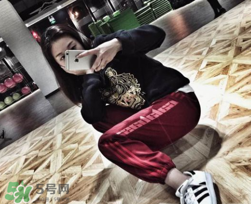 yeezy calabasas運(yùn)動(dòng)褲在哪買？yeezy calabasas褲子發(fā)售時(shí)間