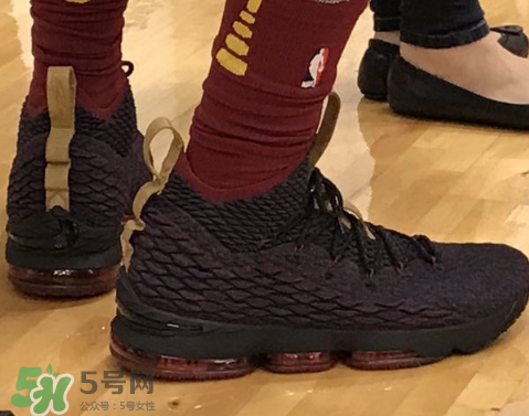 nike lebron 15 cavs實(shí)物什么樣？