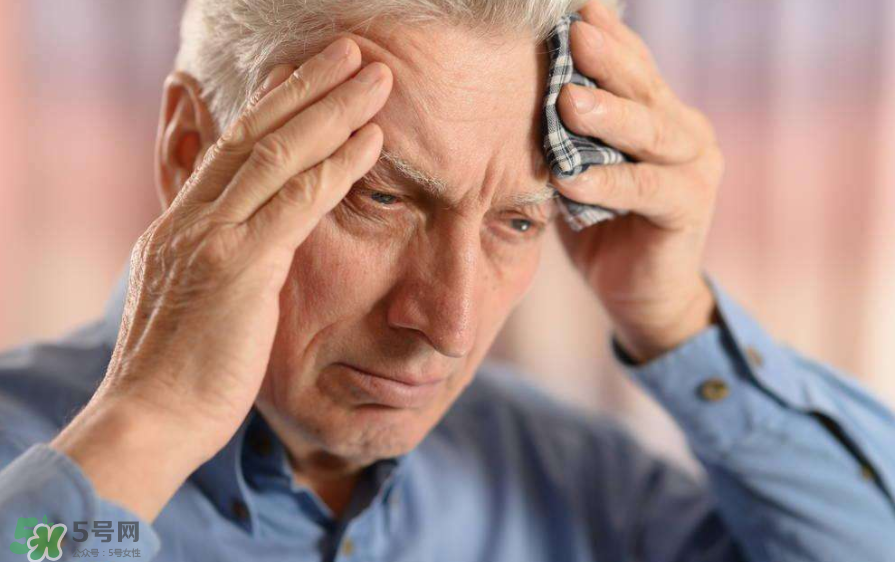 長(zhǎng)期咳嗽是怎么回事？治療咳嗽的保健藥膳有哪些？