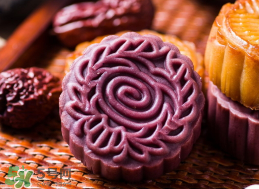 中秋節(jié)送月餅送幾盒？ 中秋送月餅一般送幾盒？