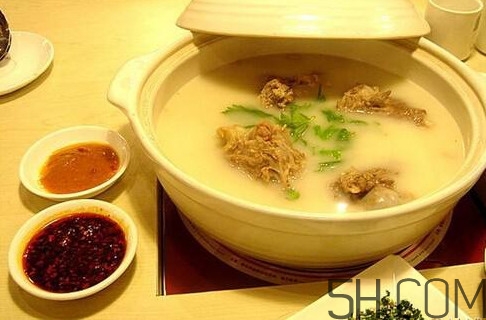 牛骨頭湯補(bǔ)什么？牛骨頭湯不能和什么一起吃