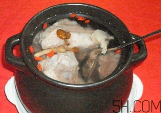 牛骨頭湯是補(bǔ)鈣的嗎？什么人不宜喝牛骨湯
