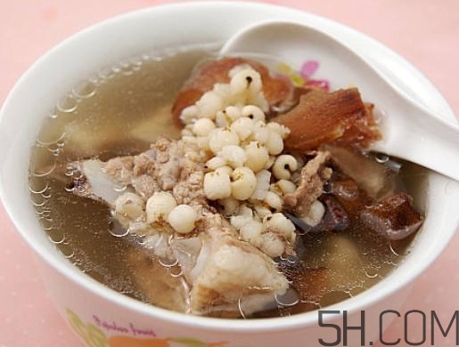 牛骨頭湯要放哪些食材？牛骨頭湯要煮多長(zhǎng)時(shí)間