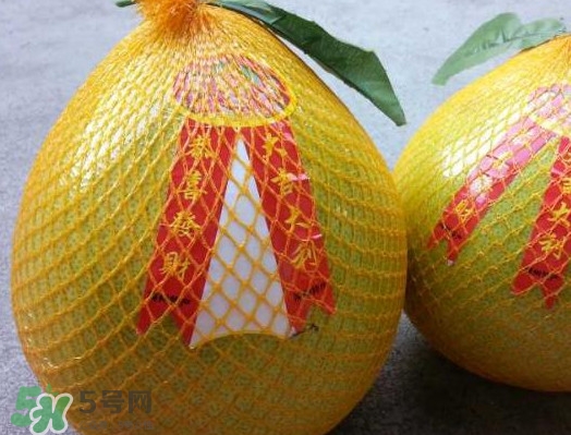 如何區(qū)分紅肉蜜柚真假？吃紅肉蜜柚有什么好處？