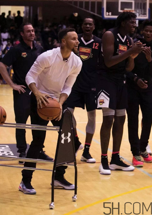 under armour curry 4庫里戰(zhàn)靴中國(guó)別注版實(shí)物什么樣？