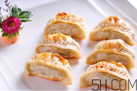 煎餃怎么煎才酥脆好吃？煎餃怎么做好吃？