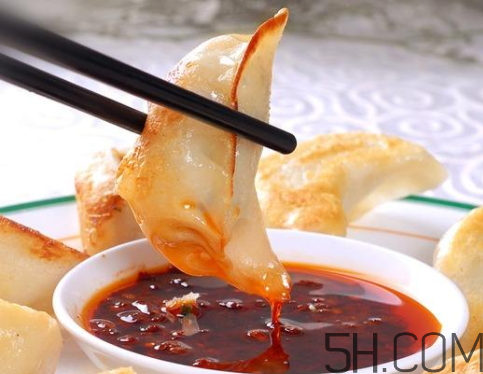 煎餃怎么煎才酥脆好吃？煎餃怎么做好吃？