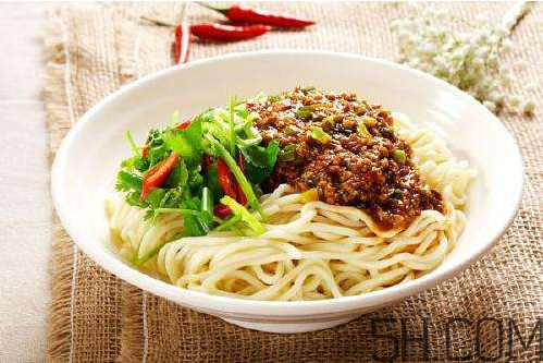 炸醬面可以用豆瓣醬嗎？炸醬面可以用黃豆醬嗎？