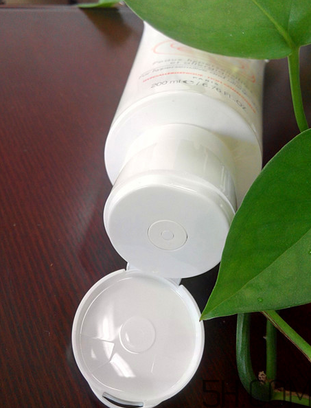 雅漾舒緩特護(hù)潔面乳怎么樣？好用嗎？