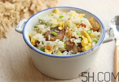 蛋炒飯可以放生抽嗎 蛋炒飯放生抽還是老抽？