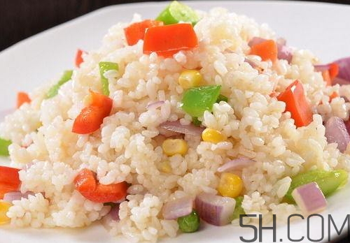 蛋炒飯為什么要用隔夜飯？蛋炒飯可以用熱飯嗎？