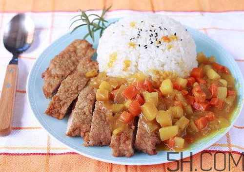 咖喱飯可以隔夜吃嗎？咖喱飯能放多久？