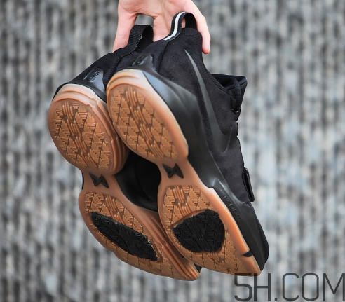nike pg 1黑色生膠大底發(fā)售時間_實物什么樣？