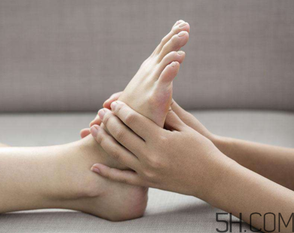 腳氣是缺乏維生素嗎？腳氣是缺什么維生素？