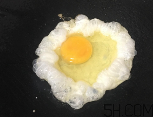 煎雞蛋為什么會有泡沫？炒雞蛋為什么會有泡沫？