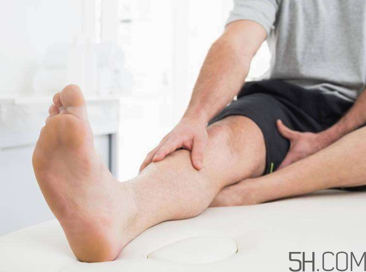 腳氣用鹽水泡腳有用嗎？用鹽水泡腳治腳氣嗎？
