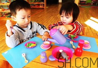 寶寶上幼兒園需要準(zhǔn)備什么？寶寶上幼兒園哭鬧怎么應(yīng)對(duì)？