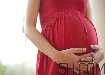 孕婦坐火車對胎兒有影響嗎？孕婦坐火車的注意事項