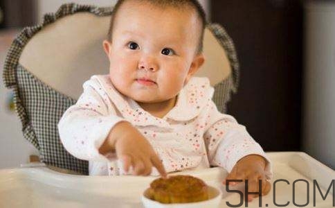 寶寶多大可以吃月餅？寶寶吃月餅會(huì)上火嗎？