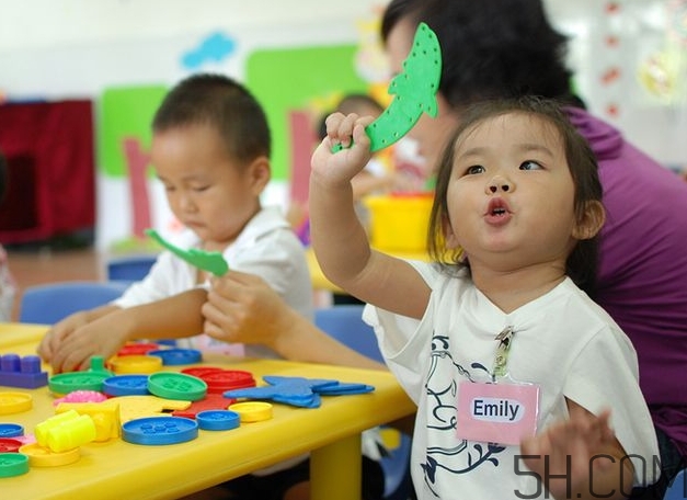 寶寶上幼兒園需要準(zhǔn)備什么？寶寶上幼兒園哭鬧怎么應(yīng)對(duì)？