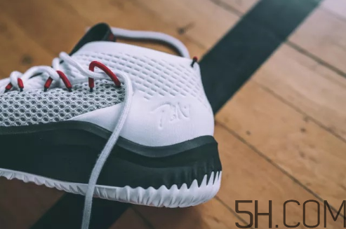 adidas dame 4多少錢？阿迪達斯利拉德四代上腳效果
