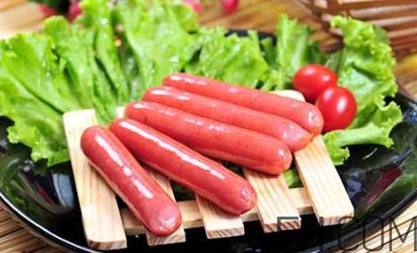 烤腸能用微波爐加熱嗎？烤腸能在微波爐里烤嗎？