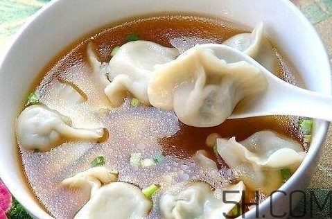 煮餃子用冷水還是熱水？煮餃子用大火還是小火？