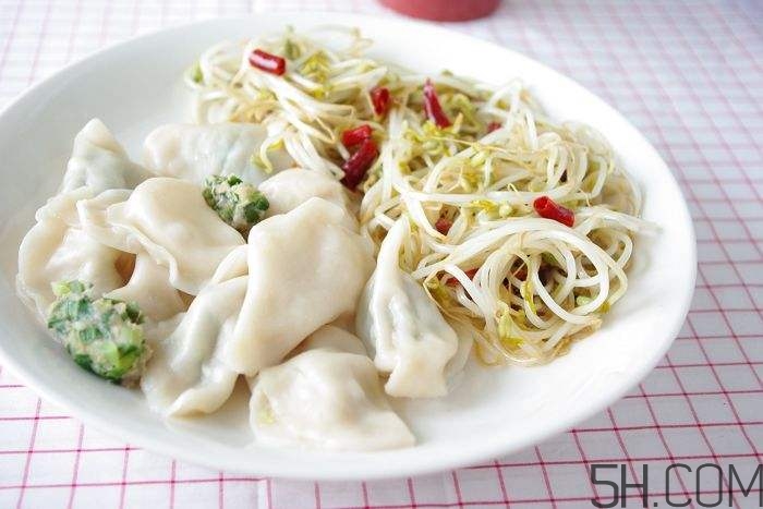 煮餃子開鍋煮皮還是餡？煮餃子蓋不蓋鍋蓋？