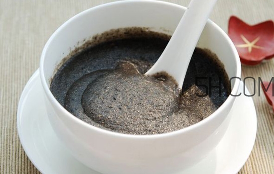 黑芝麻糊用開水沖還是溫開水？黑芝麻糊養(yǎng)胃嗎？