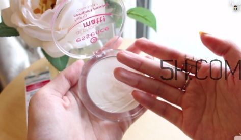 essence定妝蜜粉餅怎么樣？essence粉餅試色