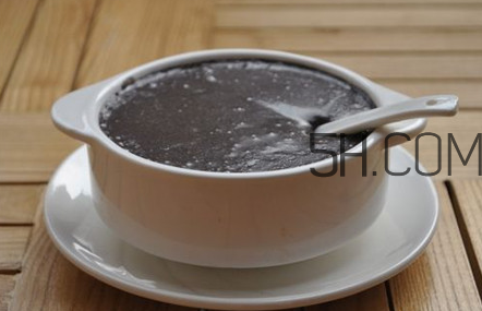 黑芝麻糊用開水沖還是溫開水？黑芝麻糊養(yǎng)胃嗎？