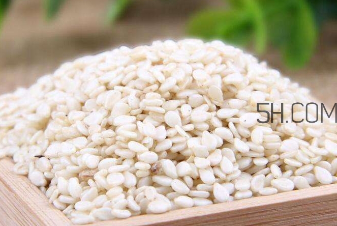 黑芝麻和白芝麻有什么區(qū)別？黑芝麻和白芝麻哪個好？