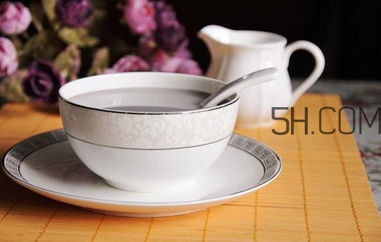 黑芝麻糊用開水沖還是溫開水？黑芝麻糊養(yǎng)胃嗎？