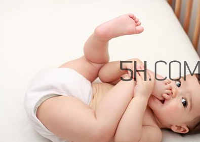 嬰兒晚上不睡覺的原因？嬰兒怎么護(hù)理？