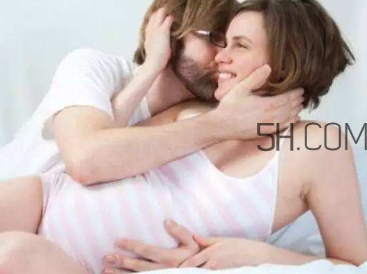 孕晚期同房有助于生產(chǎn)嗎？孕晚期同房對胎兒有影響嗎？