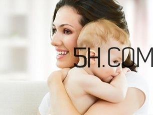 抱著寶寶睡覺(jué)到底好不好？如何糾正抱著寶寶睡覺(jué)？