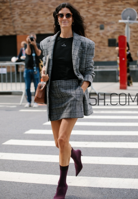 格子西裝里面怎么搭配？格子西裝內(nèi)搭穿什么？