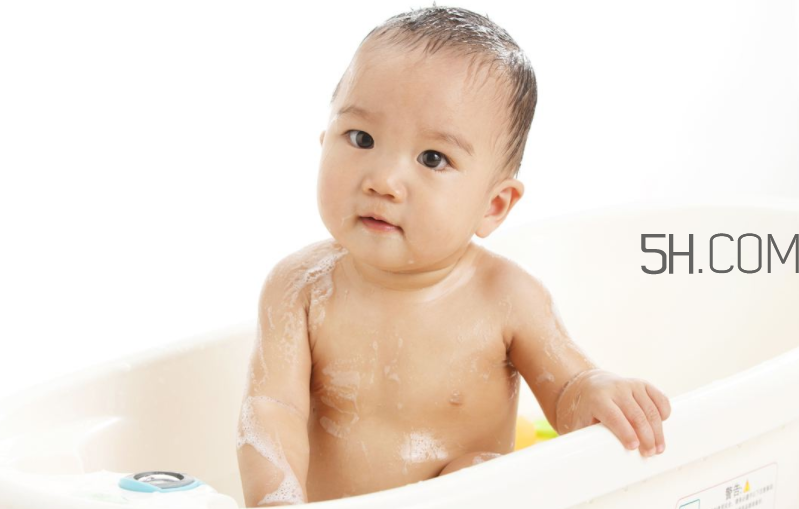 小孩風(fēng)熱感冒怎么辦？小孩子高燒手腳冰涼怎么處理？