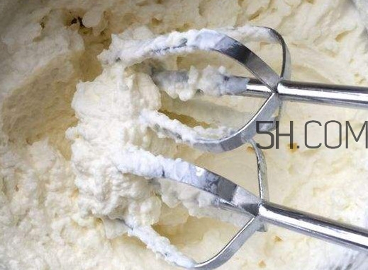 如何用牛奶自制淡奶油？淡奶油開封后能保存多久